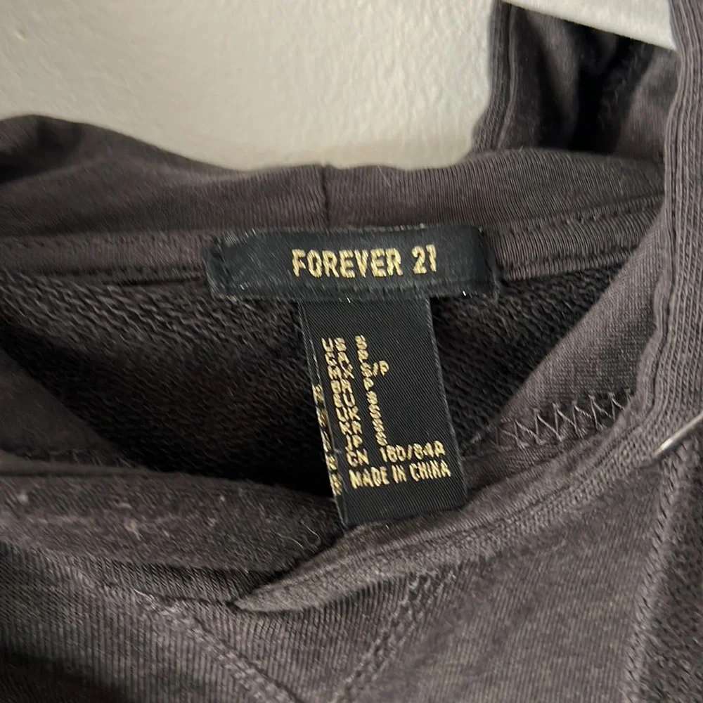 Forever 21 black‎ Los Angeles raw hem cropped hoodie size small